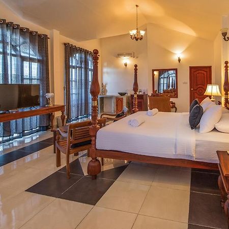 Hotel Ceylon Breeze à Kandy Extérieur photo