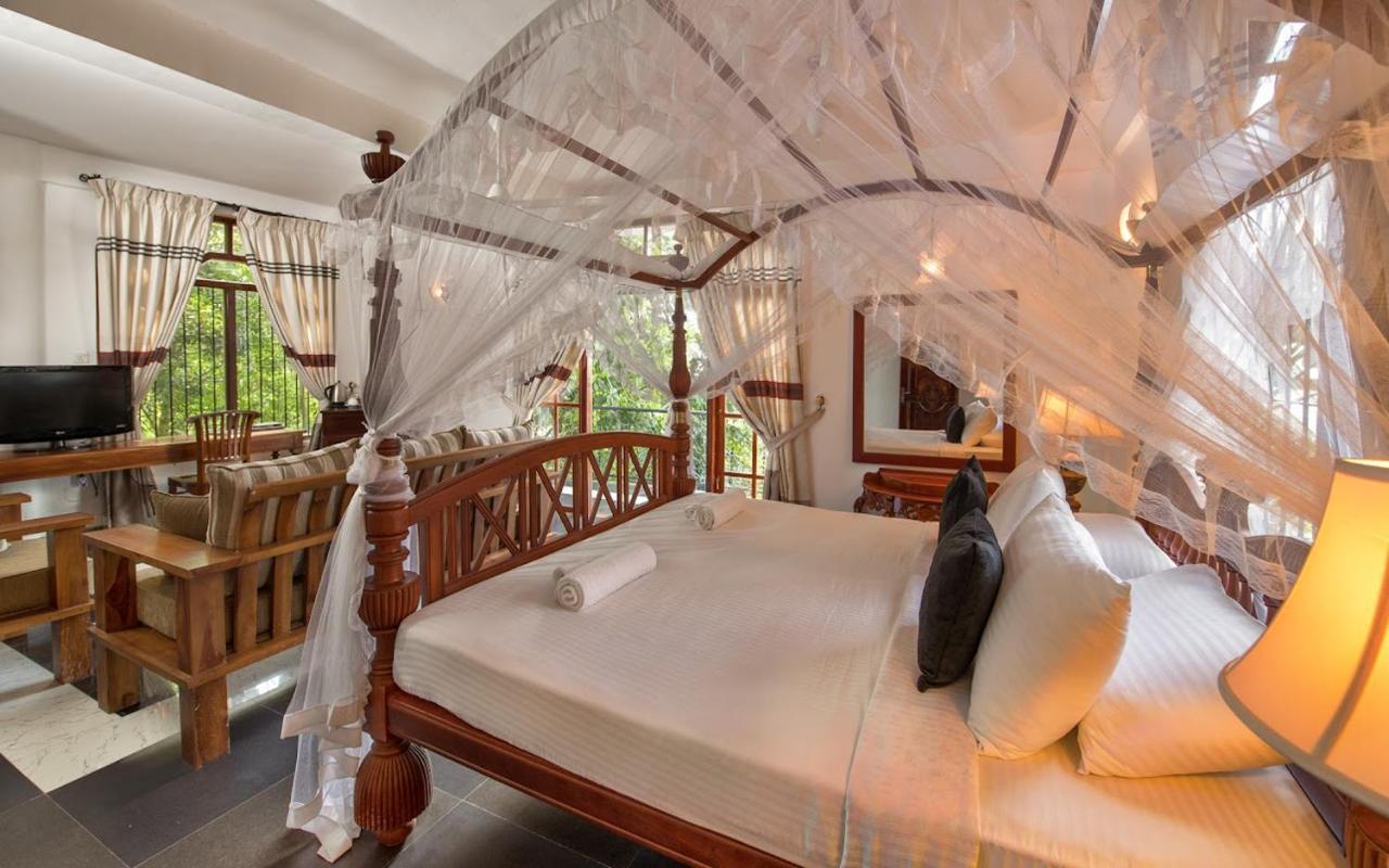 Hotel Ceylon Breeze à Kandy Extérieur photo