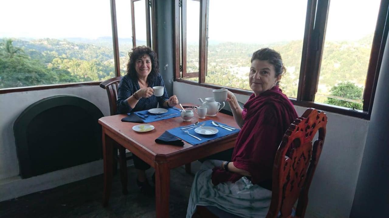 Hotel Ceylon Breeze à Kandy Extérieur photo