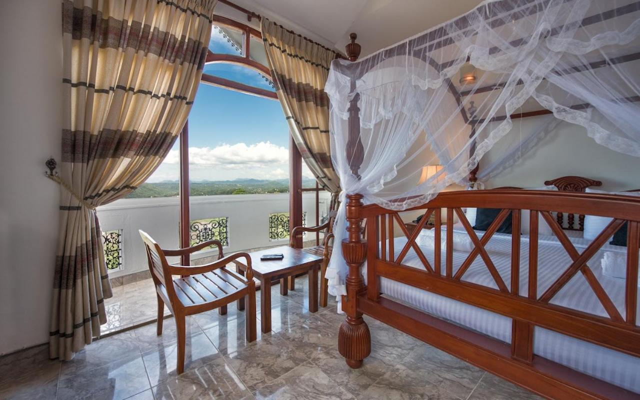 Hotel Ceylon Breeze à Kandy Extérieur photo