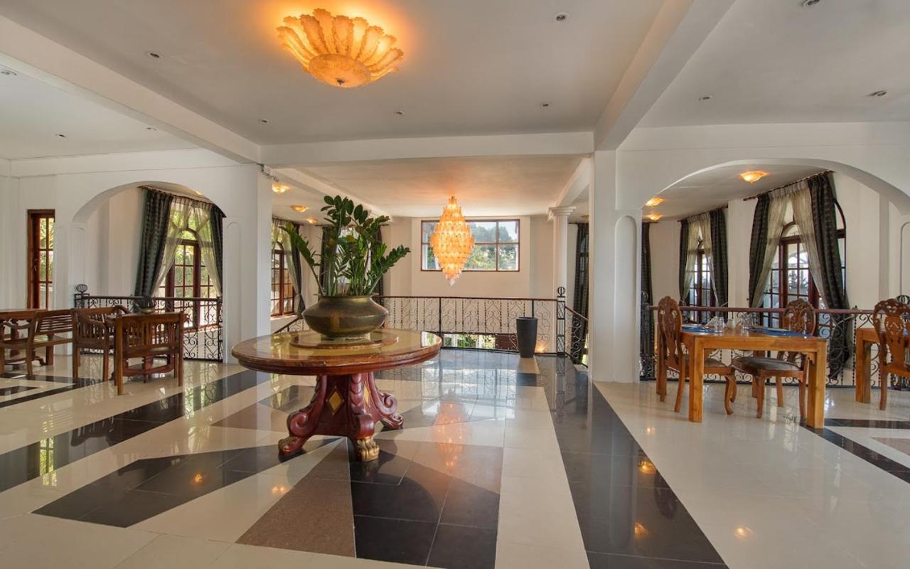 Hotel Ceylon Breeze à Kandy Extérieur photo