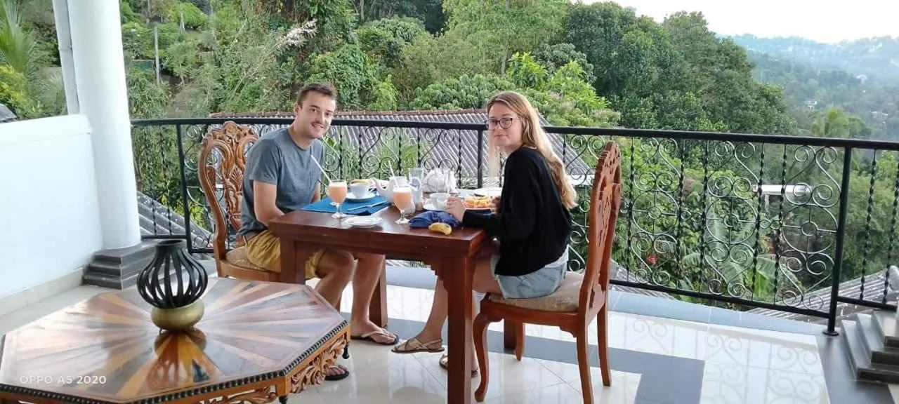 Hotel Ceylon Breeze à Kandy Extérieur photo